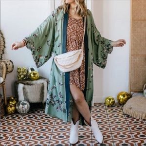 Easel butterfly kimono in cream